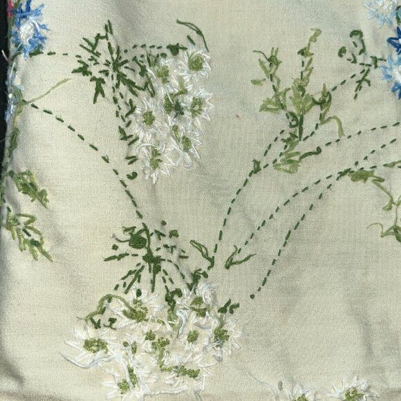 Hand Embroidered Scalloped Edge XL 57" X 100" Tablecloth Floral Pattern Linens - Picture 15 of 16